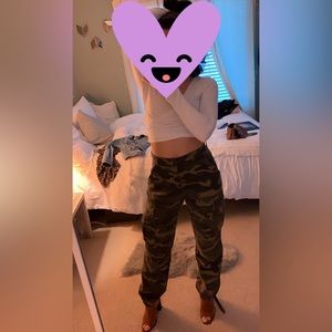 Brandy Melville camo piper cargo pants